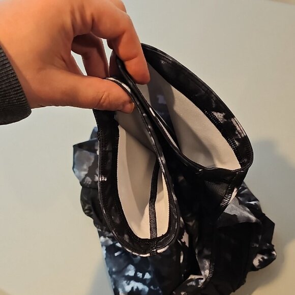 Lululemon Athletica Size 4 Black and White Cropped Leggings for Athleisure - Picture 10 of 10